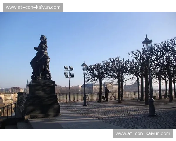 从“易北河的咆哮”到“阿尔布的奇迹”：德累斯顿与海登海姆，一场传统灵魂与现代秩序的巅峰对垒